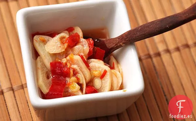 Chiles y Ajo en Escabeche Rápidos