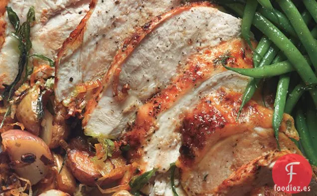 Pechuga de Pavo Asada con Papas, Judías Verdes y Salsa de Mostaza