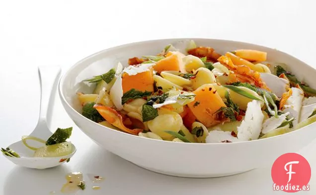 Ensalada de Pasta con Melón, Panceta y Salata de Ricotta