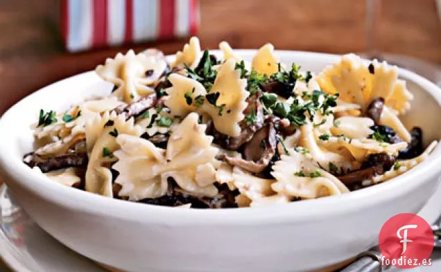 Farfalle con Salsa Cremosa de Setas Silvestres