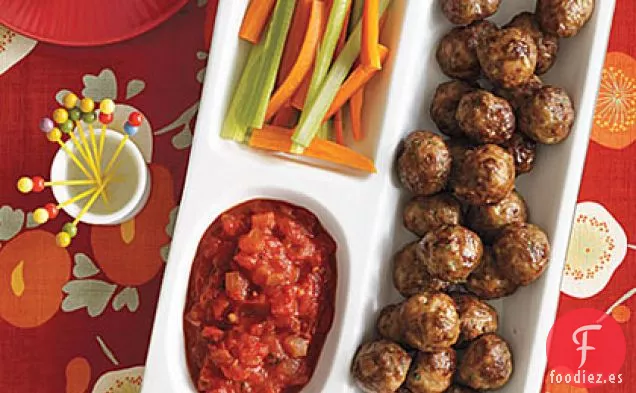 Albóndigas de Cóctel a Base de Hierbas con Salsa de Tomate Gruesa