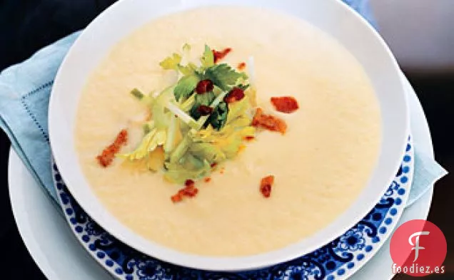 Sopa de Raíz de Apio con Tocino y Manzana Verde