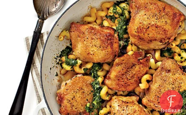 Muslos de Pollo Crujientes con Pasta y Pesto