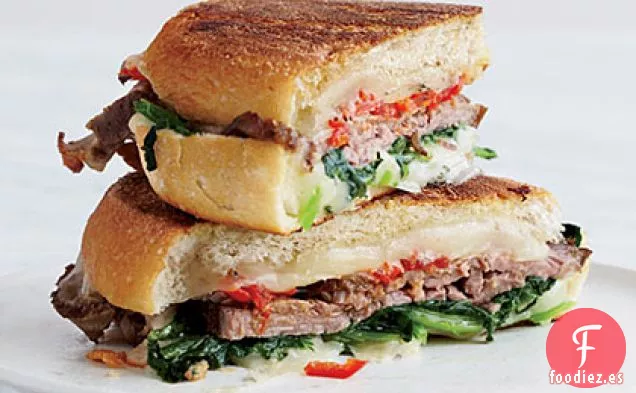 Carne de res, Brócoli Rabe y Provolone Panini