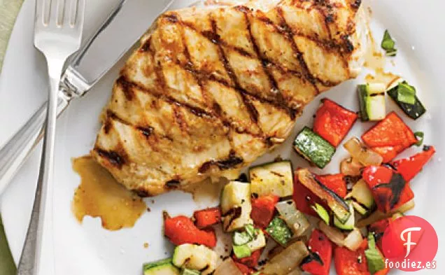 Pollo a la Parrilla y Salsa de Jardín