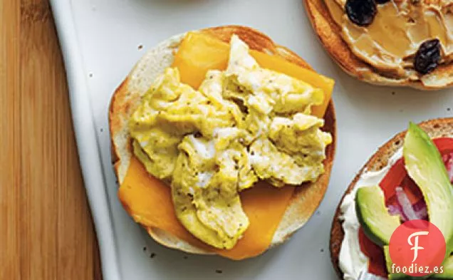 Bagel de Huevo Revuelto y Queso