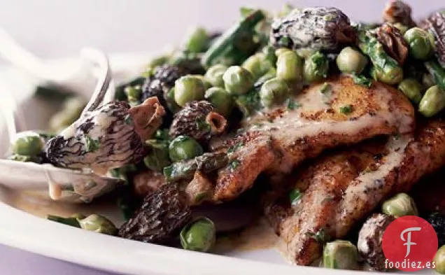 Vieiras de Pollo con Colmenillas y Verduras de Primavera