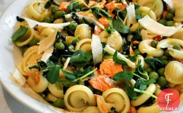 Pasta de Guisantes Doble con Salmón