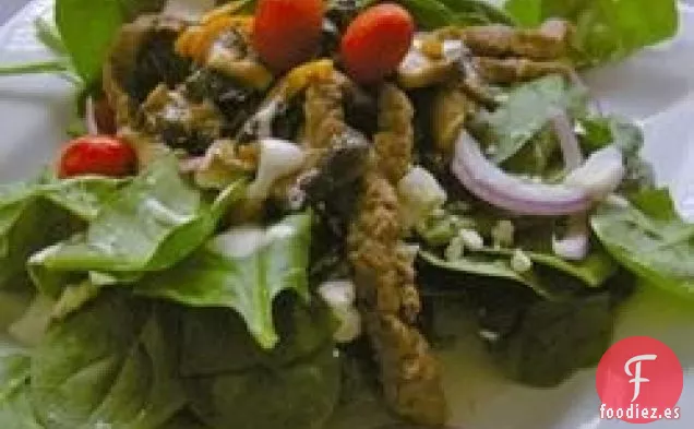 Bistec De Hierro Plano Y Ensalada De Espinacas