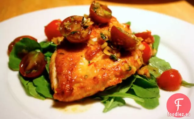 Cena de esta noche: Pollo Aplanado con Vinagreta de Tomate y Azafrán sobre Rúcula