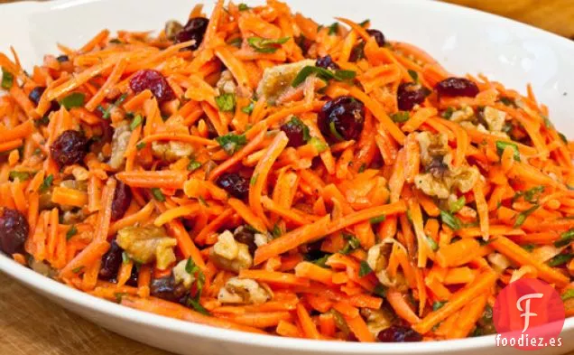 Ensaladas serias: Ensalada de Zanahoria con Arándanos y Nueces Tostadas