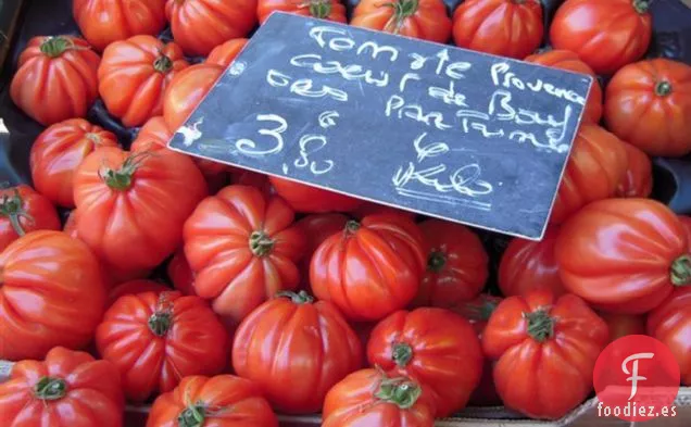 Mezcla De Montbrun: Pan De Oliva Con Albahaca, Tomates Marinados,