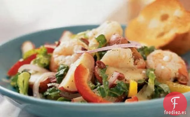 Ensalada Mediterránea de Patata con Camarones y Queso Feta