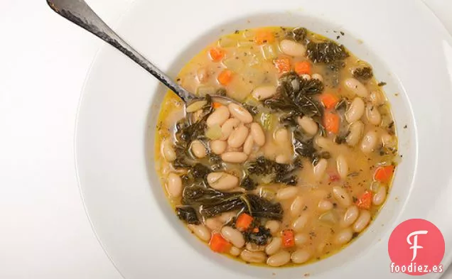 Sopa de Frijoles Blancos Toscanos de 30 Minutos