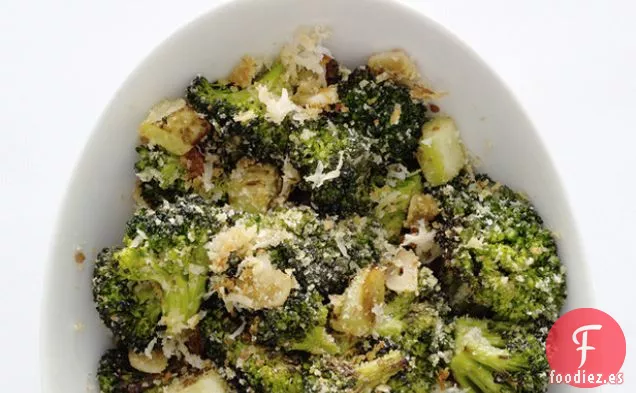 Broccolini Asado Sobre Espinacas, Parmesano Y Polenta