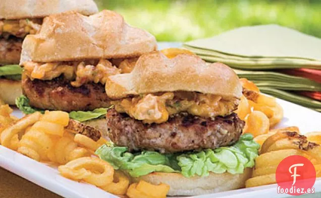 Hamburguesas De Cerdo Con Costra De Nueces Con Mayonesa De Chipotle Y Albaricoque Seco