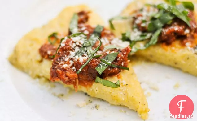 Polenta a la parrilla con Marinara, Parmesano y Albahaca