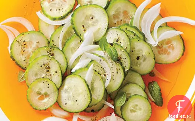Pepino Inglés Marinado y Cebollas