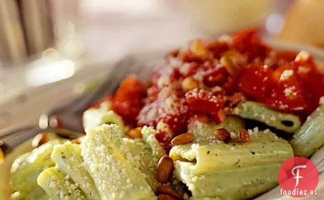 Rigatoni Cremoso de Pesto con Vinagreta de Tomate Gruesa