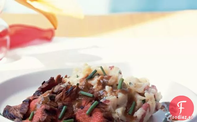 Bistec de Flanco de Bourbon y Azúcar Morena con Puré de Papas con Ajo y Cebollino