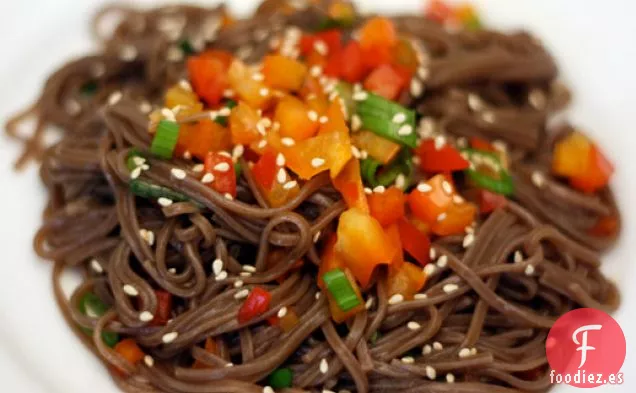 Cena de esta noche: Ensalada Soba Fría con Pimientos y Aderezo Ponzu