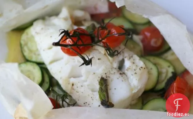 Bacalao Fresco en una Bolsa de papel con Calabacín, Tomates y Menta