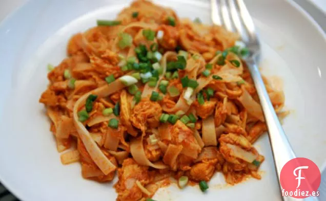 Cena de esta Noche: Pollo al Curry Rojo Rallado con Fideos de Arroz