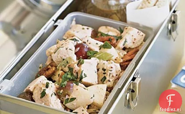 Ensalada de Pollo con Manzanas, Uvas y Nueces Picantes