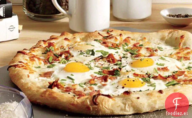 Pizza de Desayuno con Huevos y Tocino
