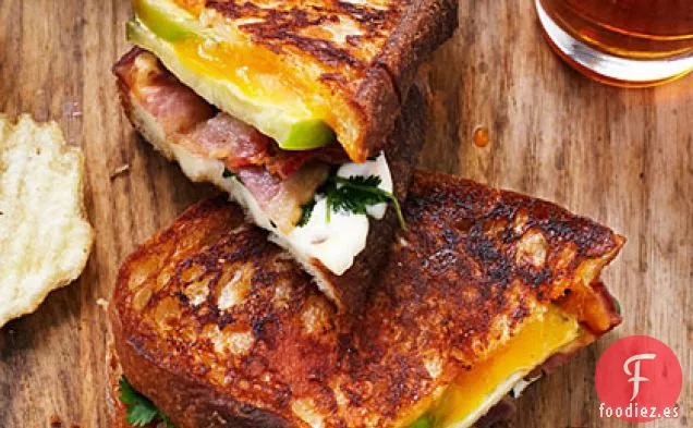 Sándwiches de Tomate, Queso a la Parrilla y Tocino