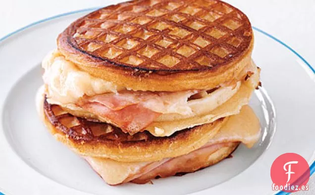 Sándwiches de Gofres de Jamón y Queso a la Parrilla