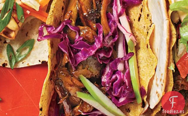 Tacos de Pollo Estofados con Cerveza y Repollo