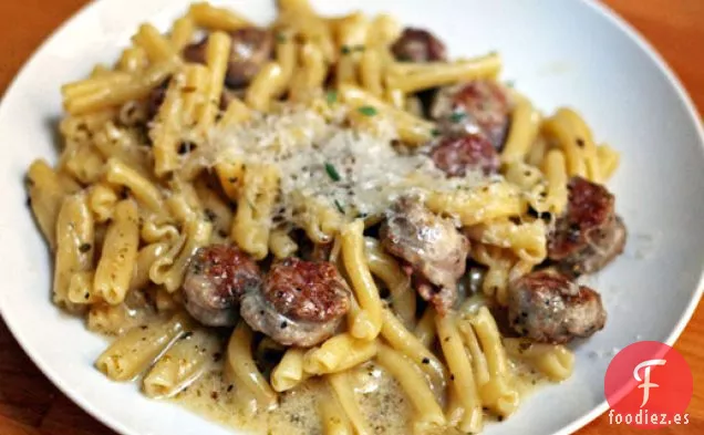 Cena esta noche: Pasta Griega con Salchichas y Queso