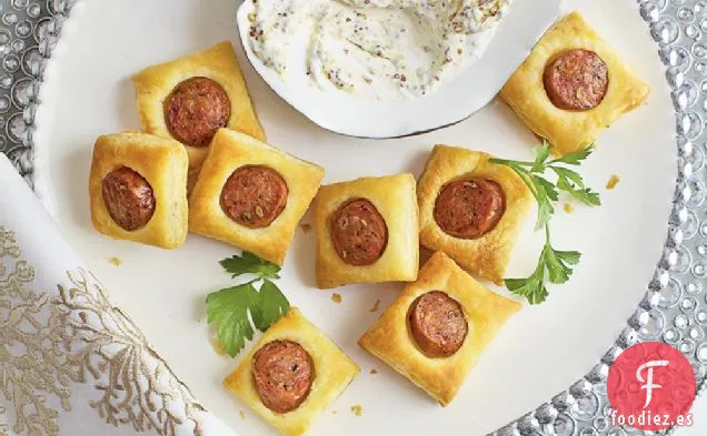 Bollos de Salchicha de Pollo con Salsa Cremosa de Mostaza