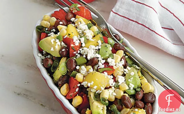 Ensalada de Frijoles Negros y Maíz con Mango
