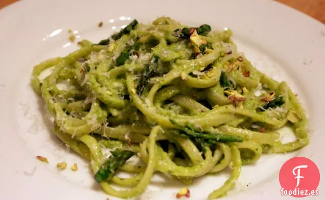 Cena de esta Noche: Pesto de Espárragos de Pistacho con Linguini