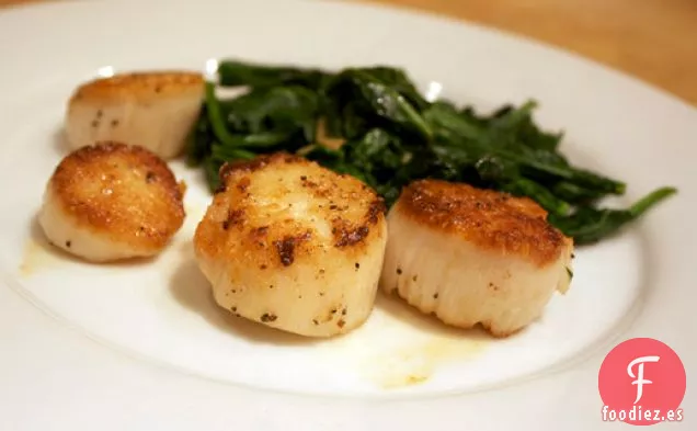 Cena de esta noche: Vieiras Chamuscadas con Espinacas y Rúcula