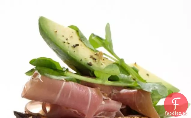 Crostini de Jamón y Aguacate