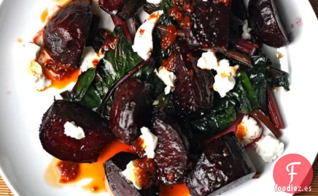 Cena de Esta Noche: Ensalada de Remolacha Asada con Aderezo de Chile Guajilo
