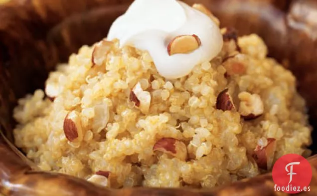 Risotto de Quinua y Cebolla con Crema Fresca y Avellanas