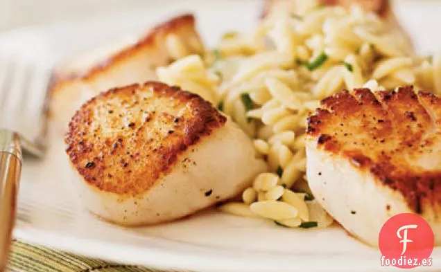 Vieiras Chamuscadas con Orzo de Limón