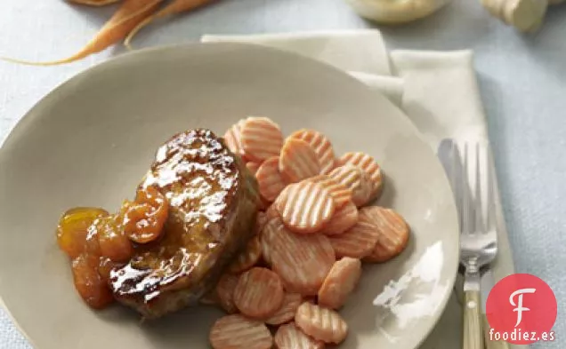 Chuletas De Cerdo Glaseadas Con Albaricoque Y Zanahorias Con Miel Y Mostaza