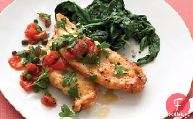 Pollo Salteado Con Salsa De Tomate Y Espinacas