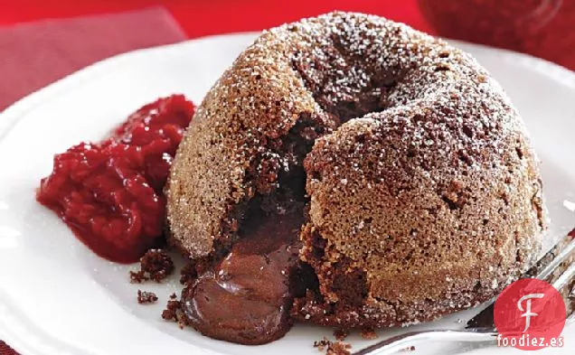 Pasteles de Chocolate Fundido con Salsa de Frambuesa Gruesa