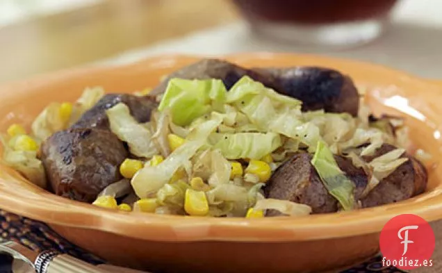 Salchicha con Repollo y Salteado de Maíz