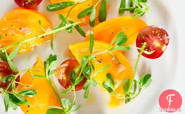 Ensalada De Verdolaga De Tomate Con Aderezo De Melocotón Blanco