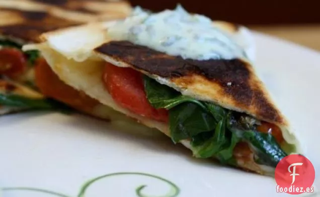 Coma por Ocho dólares: Quesadillas de Tomate Asado con Crema de Cilantro