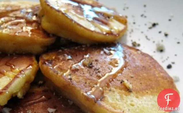 Almuerzo Dominical: Tortitas de Harina de Maíz con Miel, Sal y Pimienta Negra Agrietada