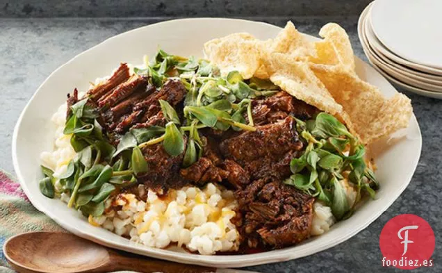 Salsa de Cerdo y Verde con Queso Hominy