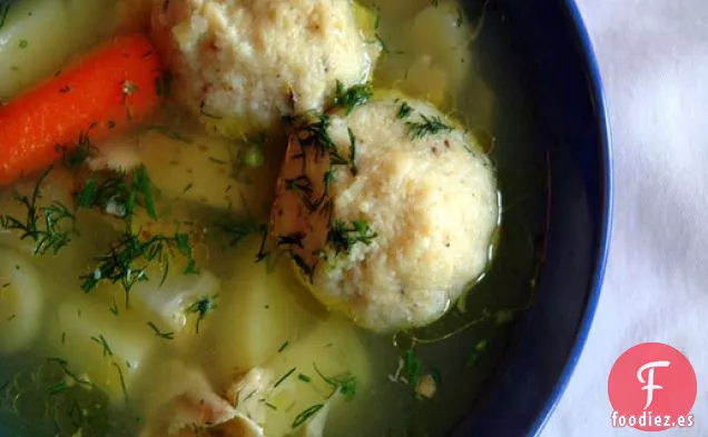 Sopa de Pollo con Bolas de Matzo
